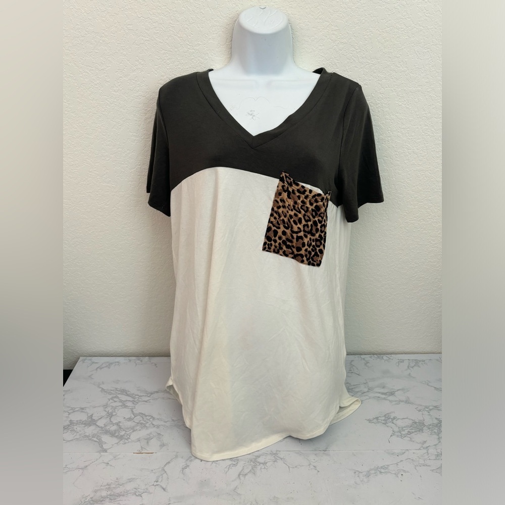 Shiela Rose Women's M Colorblock Loose Fit Tunic Shirt Leopard Cheetah Pocket - Picture 1 of 5